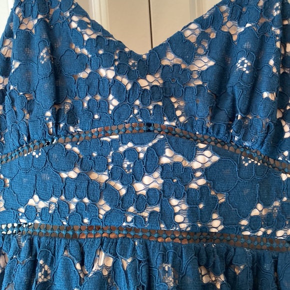 Babaton size 4 teal lace dress - Picture 4 of 4